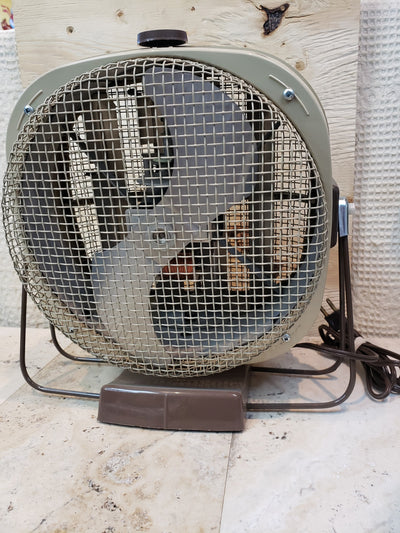 Vintage Seabreeze Oscillating Fan Model  7172-A