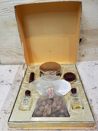 1930's Lorie Perfumes Gardenia of Southern France Vintage Makeup Set